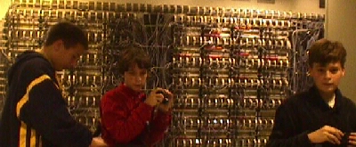 SPY.jpg (72695 byte)