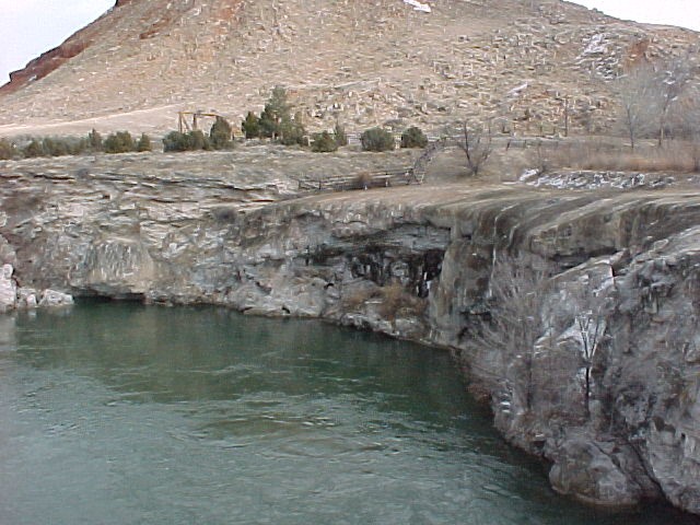THR22.jpg (84122 bytes)
